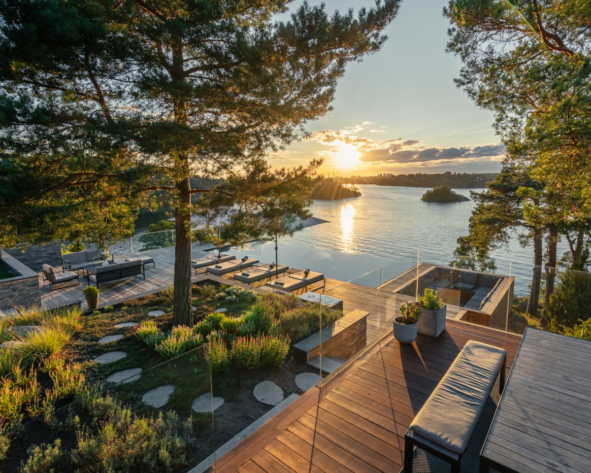 A Paradise Mansion, With Panoramic Views